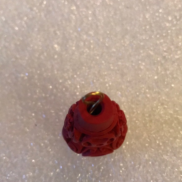 Vintage engraved cinnabar pendent - Picture 3 of 4